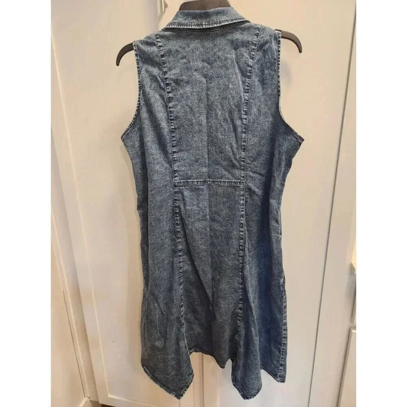 LOGO by Lori Goldstein Sleeveless Acid Wash Denim Button Up Asymmetric Dress - Picture 2 of 9